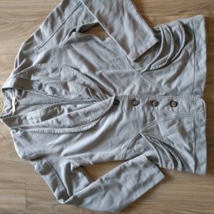 Prairie Underground Petal Lapel.